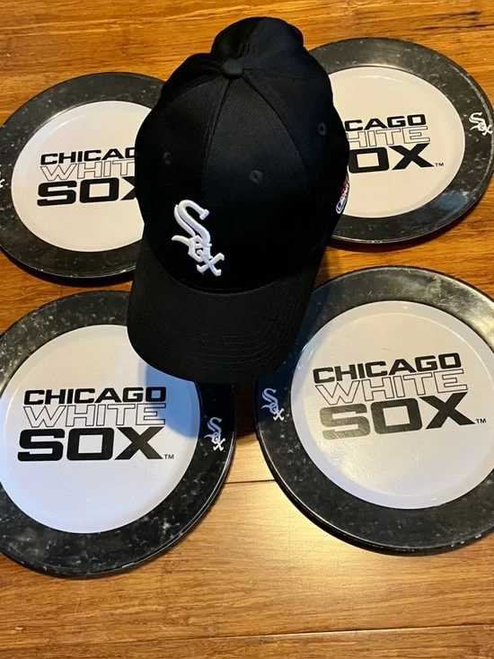 Play Ball! MLB Official White Sox Hat & 4 Licensed White Sox Plastic 10” Plates - Picture 11 of 11